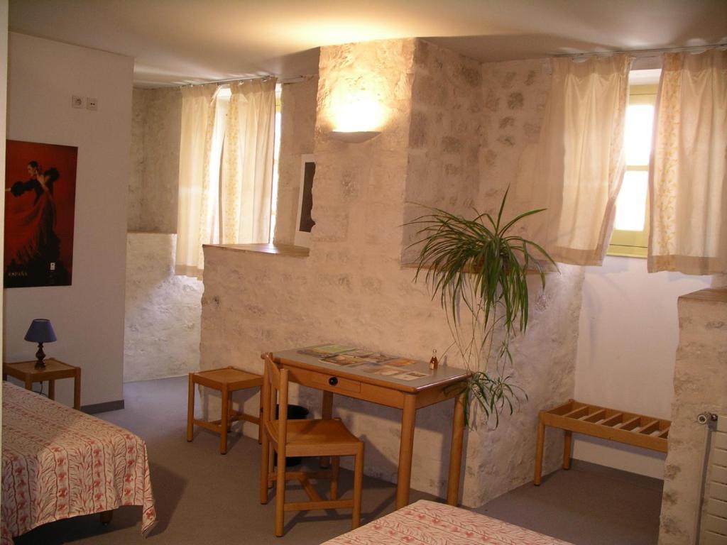 Hôtel Abbaye Royale à Saint-Jean-dʼAngély Chambre photo