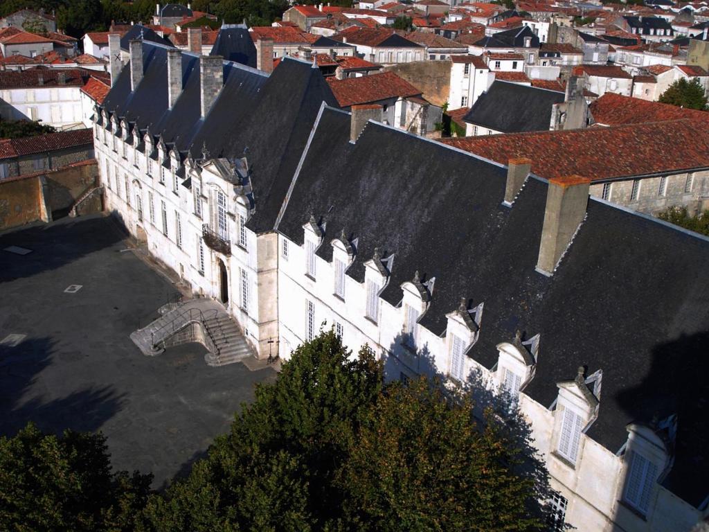 Hôtel Abbaye Royale à Saint-Jean-dʼAngély Extérieur photo
