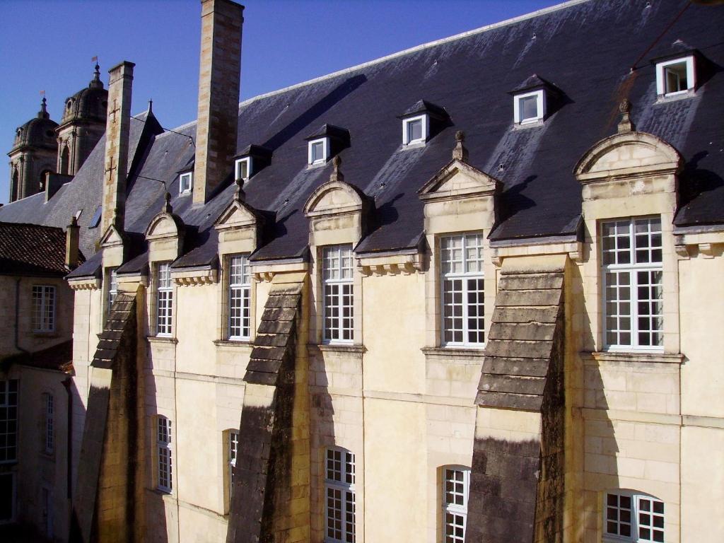 Hôtel Abbaye Royale à Saint-Jean-dʼAngély Extérieur photo