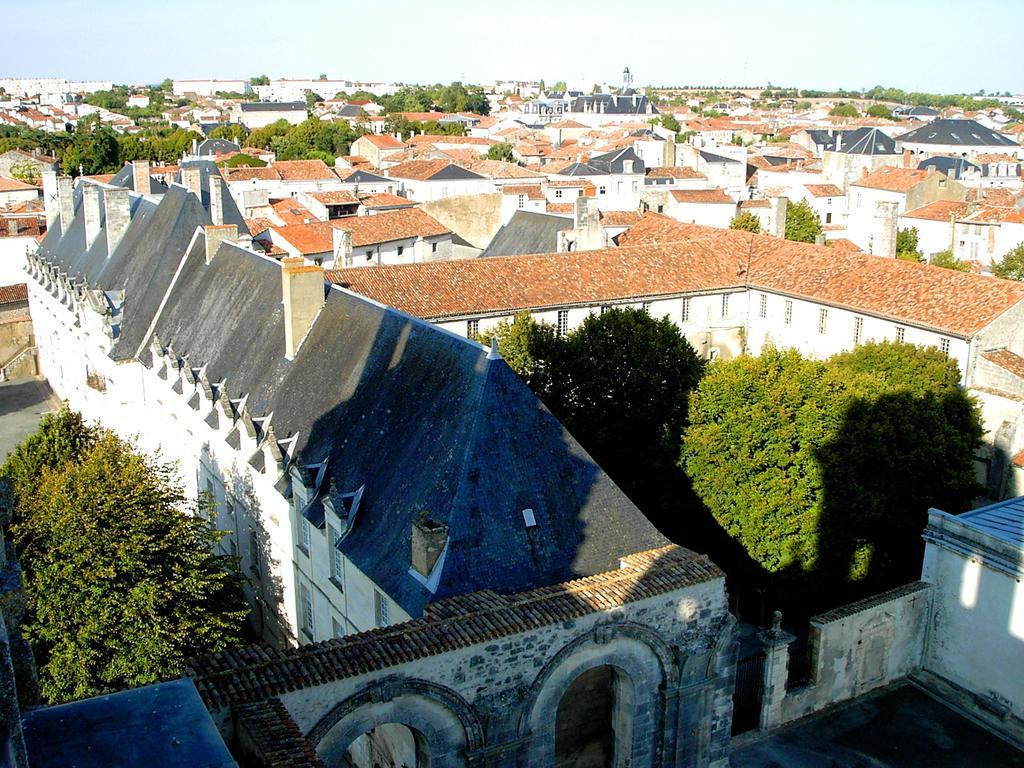 Hôtel Abbaye Royale à Saint-Jean-dʼAngély Extérieur photo