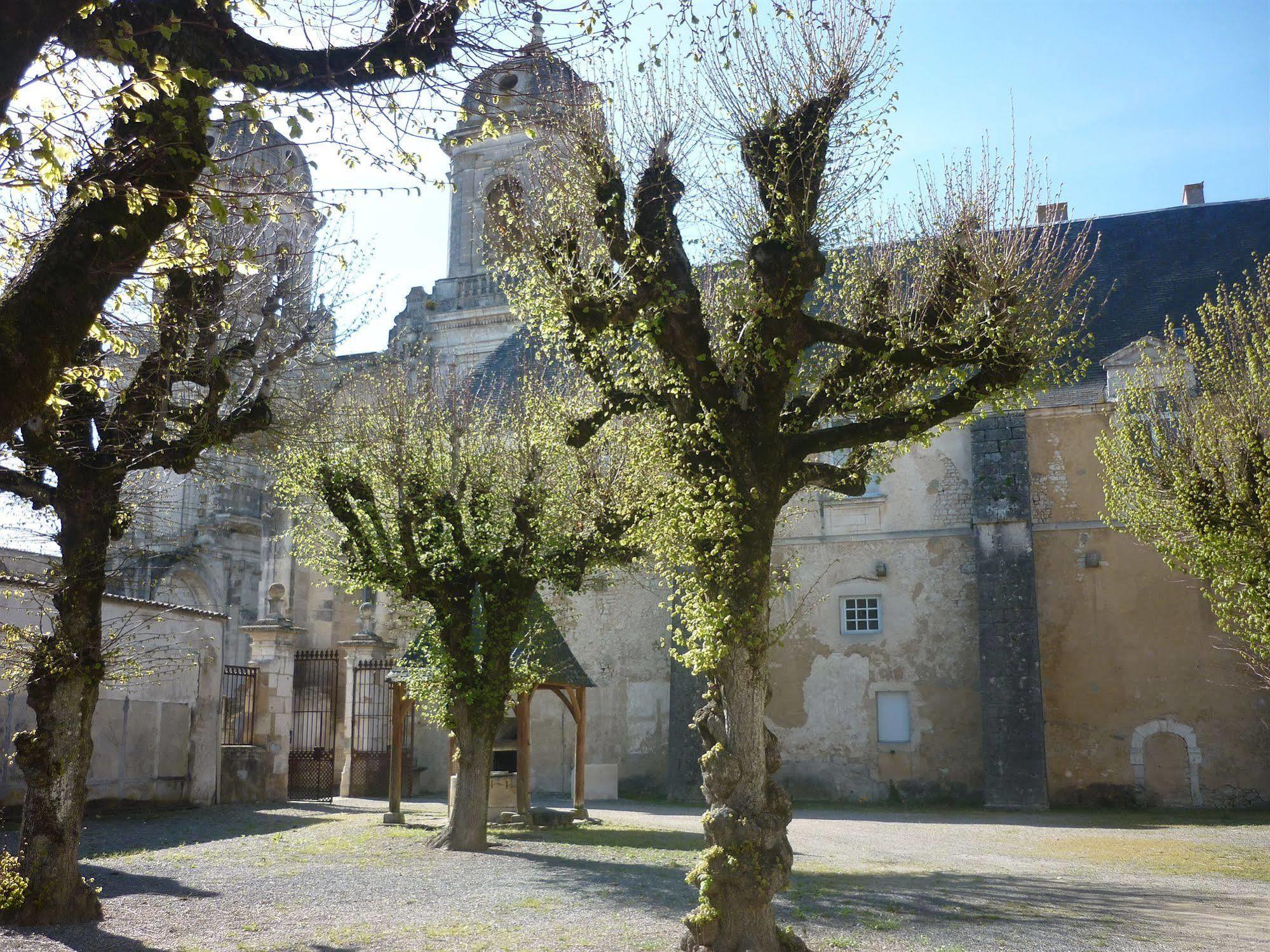Hôtel Abbaye Royale à Saint-Jean-dʼAngély Extérieur photo