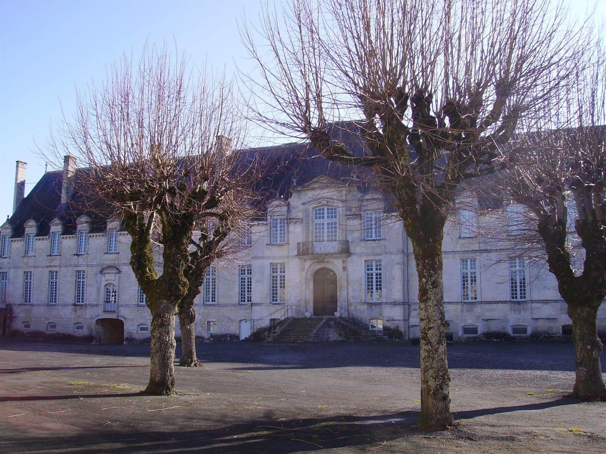 Hôtel Abbaye Royale à Saint-Jean-dʼAngély Extérieur photo