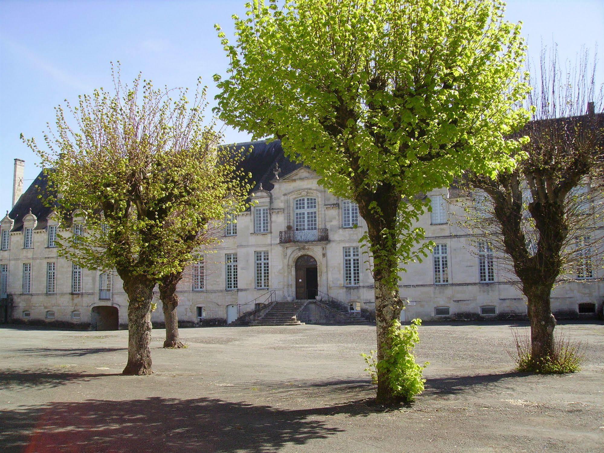 Hôtel Abbaye Royale à Saint-Jean-dʼAngély Extérieur photo