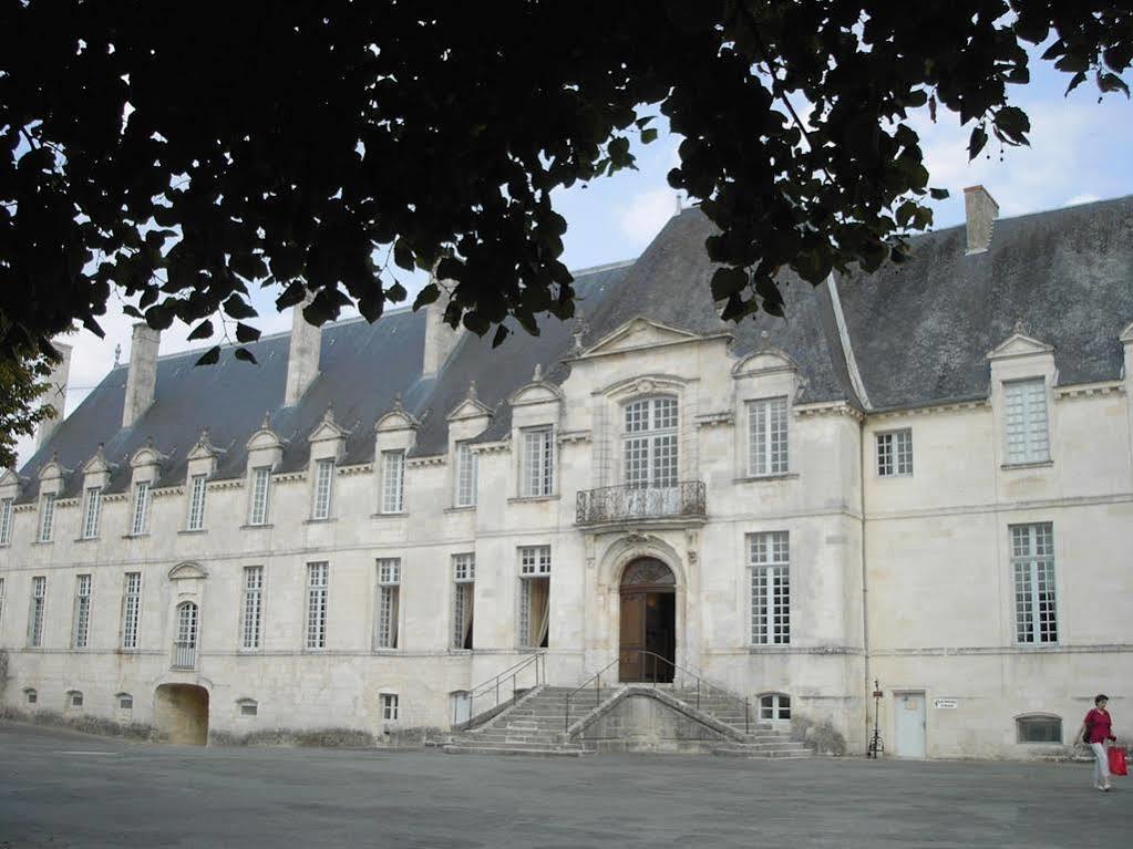 Hôtel Abbaye Royale à Saint-Jean-dʼAngély Extérieur photo